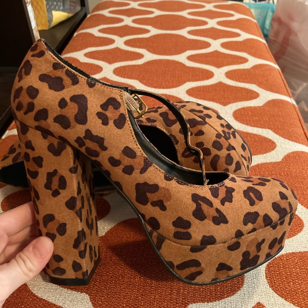 FOREVER 21 LEOPARD BOOTIES